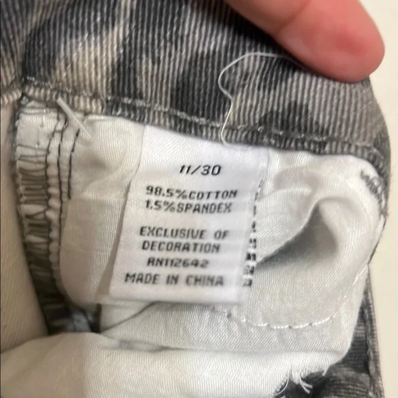 NWT Disclosure Leopard Print Cargo Pants - Picture 4 of 5